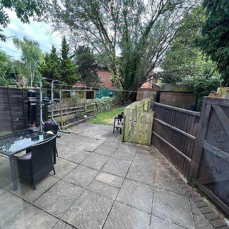 20Mins To Bakerst, Harry Potter & Wembley Stadium! Apartment Northwood  Exterior foto