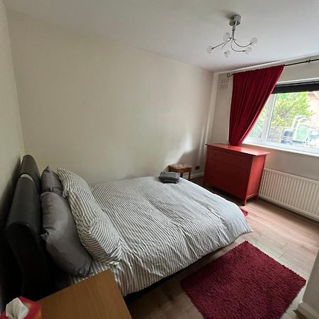 20Mins To Bakerst, Harry Potter & Wembley Stadium! Apartment Northwood  Exterior foto